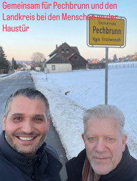 Aktion 1000 Türen: Pechbrunn mit SPD Bürgermeisterkandidat Roland Zeitler bei Tageslicht